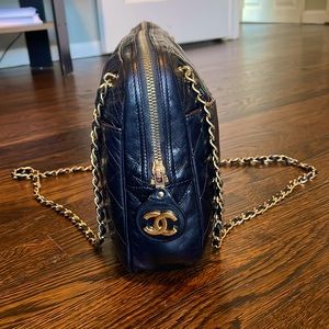 Chanel lambskin shoulder bag